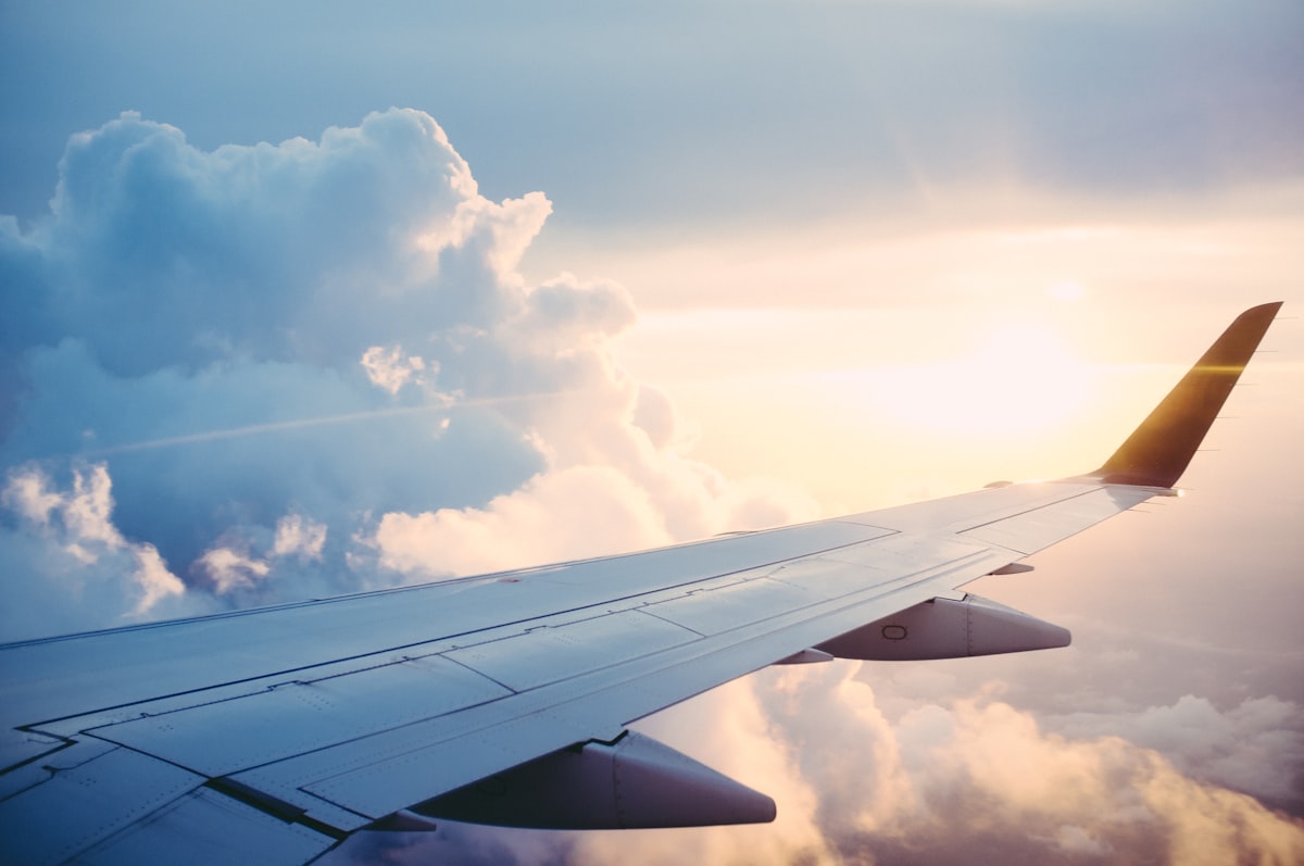 Aeroporto e mala de viagem